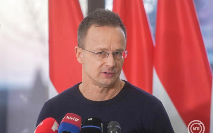 Szijjártó Péter: minden határon túlmegy, hogy Volodimir Zelenszkij halálosan megfenyegette Orbán Viktort
