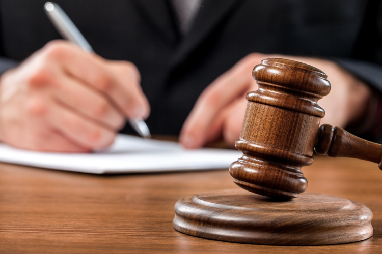 Féltékenységből brutálisan megölte a barátját - 15 évre ítélték