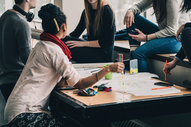 Érettségizett, rászoruló fiatalok jelentkezését várja a Corvinus a következő tanévi felkészítő tehetségprogramjába