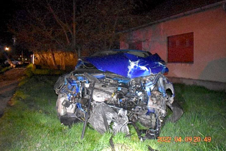 Kidöntött egy villanyoszlopot egy autó Dombóváron