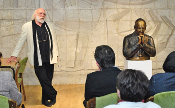 Varga Gábor szobrászművész új alkotása Dombóváron