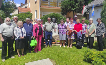 54 éve érettségiztek