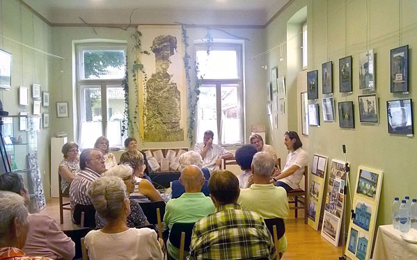 Ezerarcú műemlékek