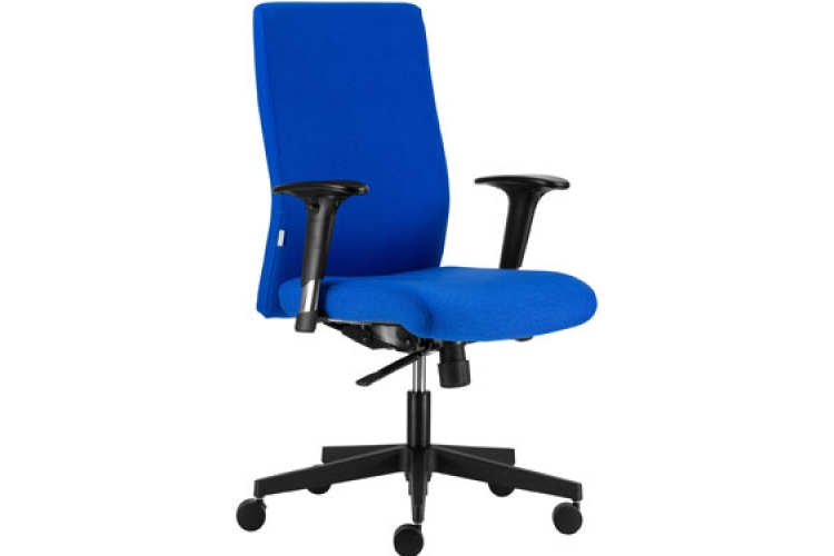 Megfelelő székkel megfelelő irodai környezet