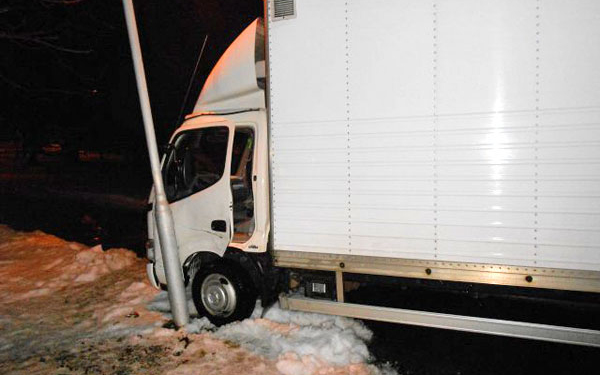 Saját autója ejtette fogságba