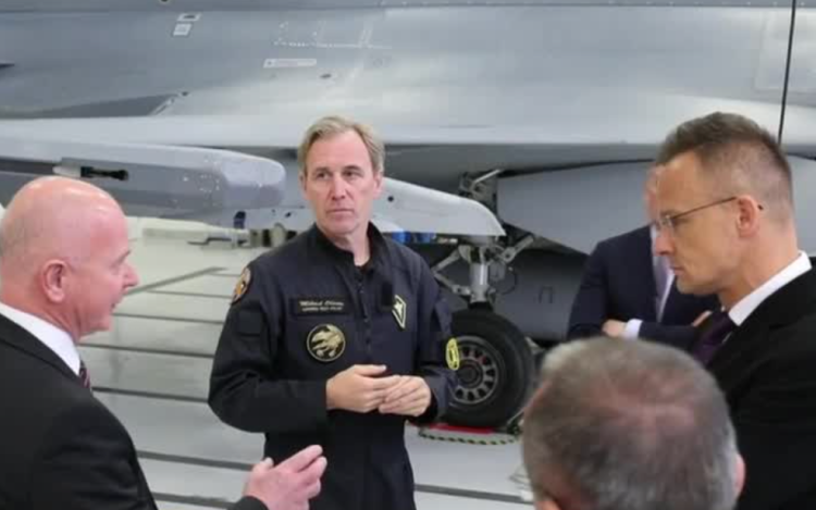 Szijjártó Péter: új repülésfejlesztési központot hoz létre Magyarországon a Gripeneket gyártó Saab-csoport