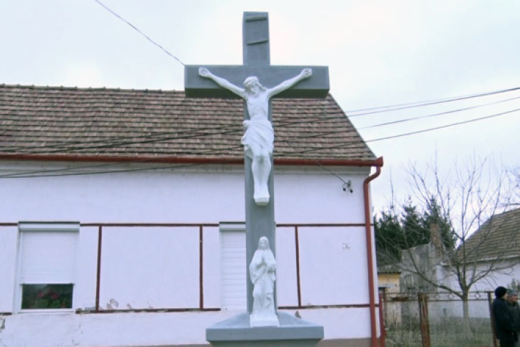 Megújult a kereszt az Erdősor utcában