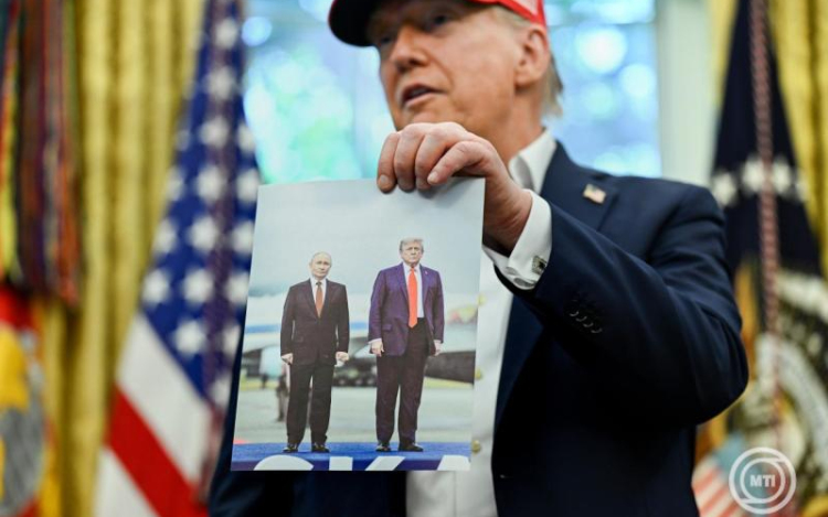 Donald Trump két héten belül eldönti, milyen irányban lép tovább a háborút illetően