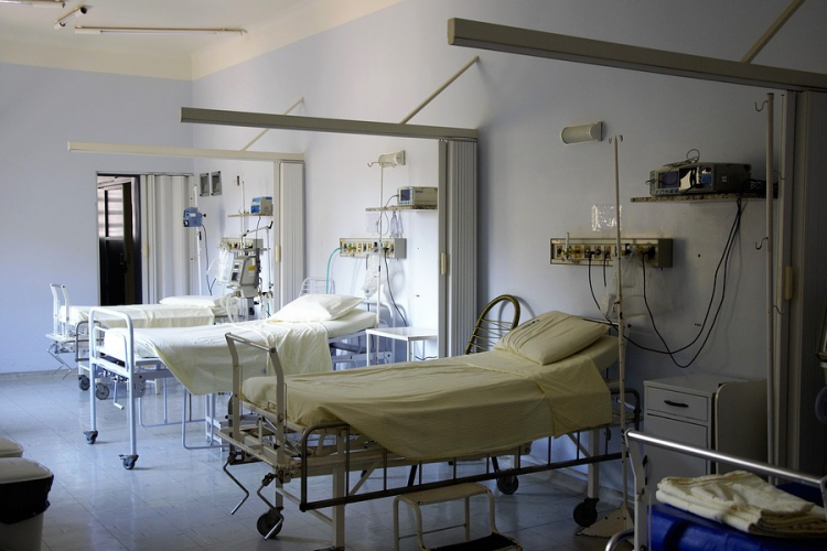 Február 20-án érkezik az egészségügyi szakdolgozók előrehozott illetményemelése