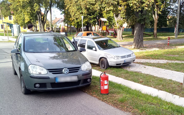 Két személyautó ütközött Dombóváron