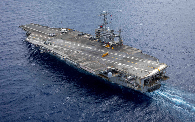 Vontatás közben a Vörös-tengerbe esett egy amerikai F-18-as vadászrepülőgép