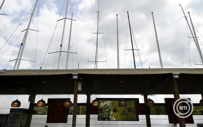 Folytatódik a nyárias idő a hétvégén, de vasárnap már lehetnek záporok