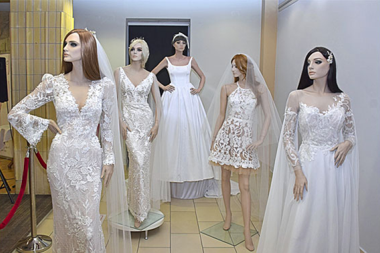 Megnyílt a „Menyasszony 25” című kiállítás a Dombóvári Művelődési Házban