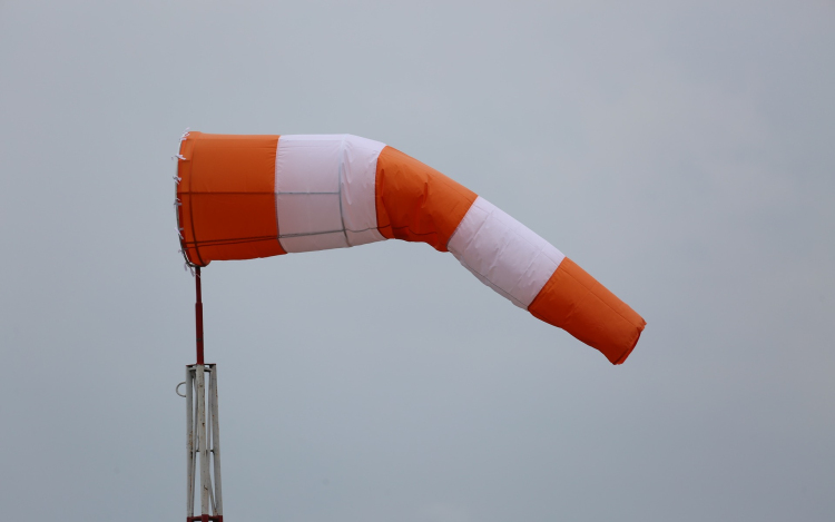 Főleg az ország nyugati felén okoz gondot a viharos szél