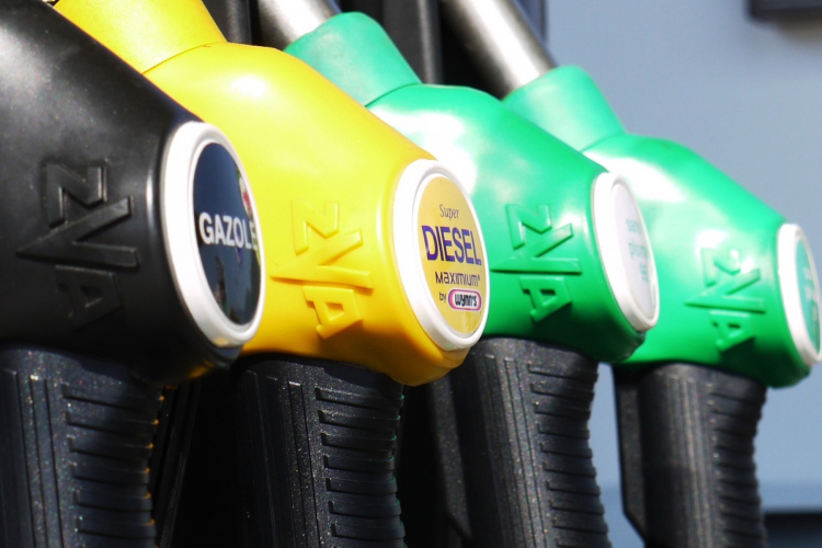 Brüsszel 32,5 forinttal szeretné emelni az üzemanyagok jövedéki adóját