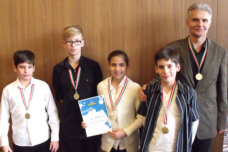 Aranyérmes lett a gimnázium csapata a Mező Ferenc Szellemi Diákolimpián