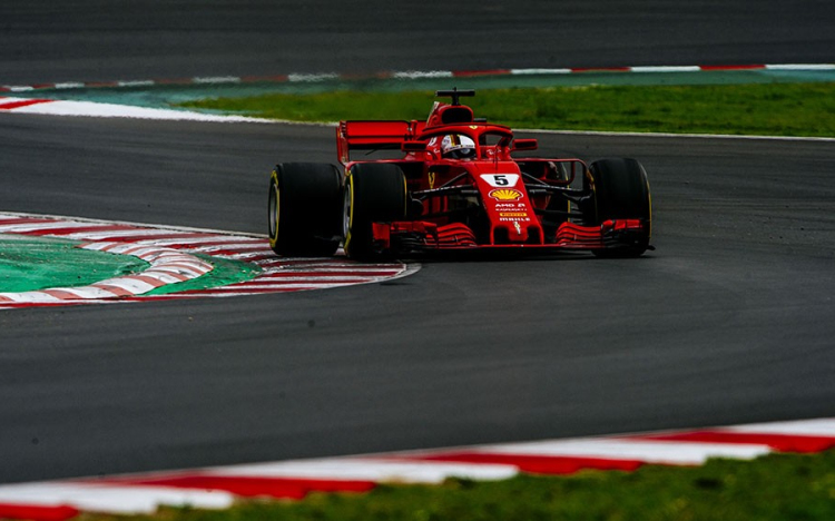 Kínai Nagydíj - Vettel rajtol az élről, Hamilton csak negyedik