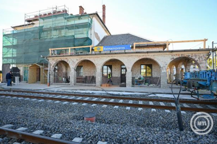 Miniszteri biztos: országszerte folyik a vasútállomások felújítása