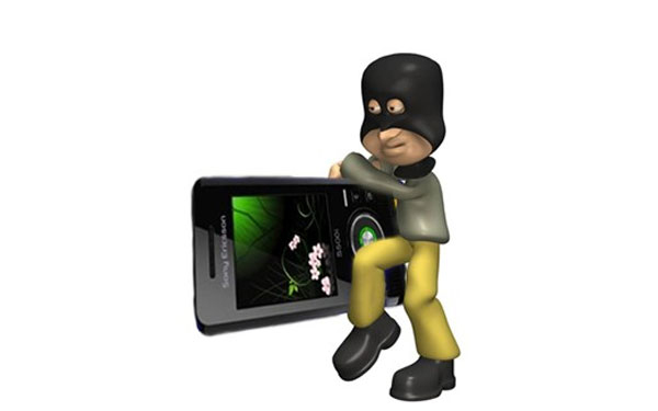 Közösen lopták el a telefont egy dombóvári áruházból