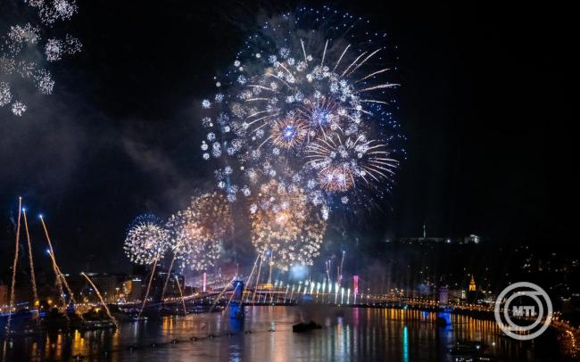Augusztus 20. - Több mint 45 ezer pirotechnikai effekt lesz a tűzijátékon