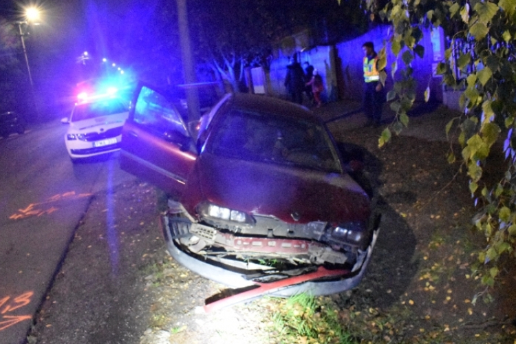Vezetéstől eltiltva, ittasan okozott balesetet